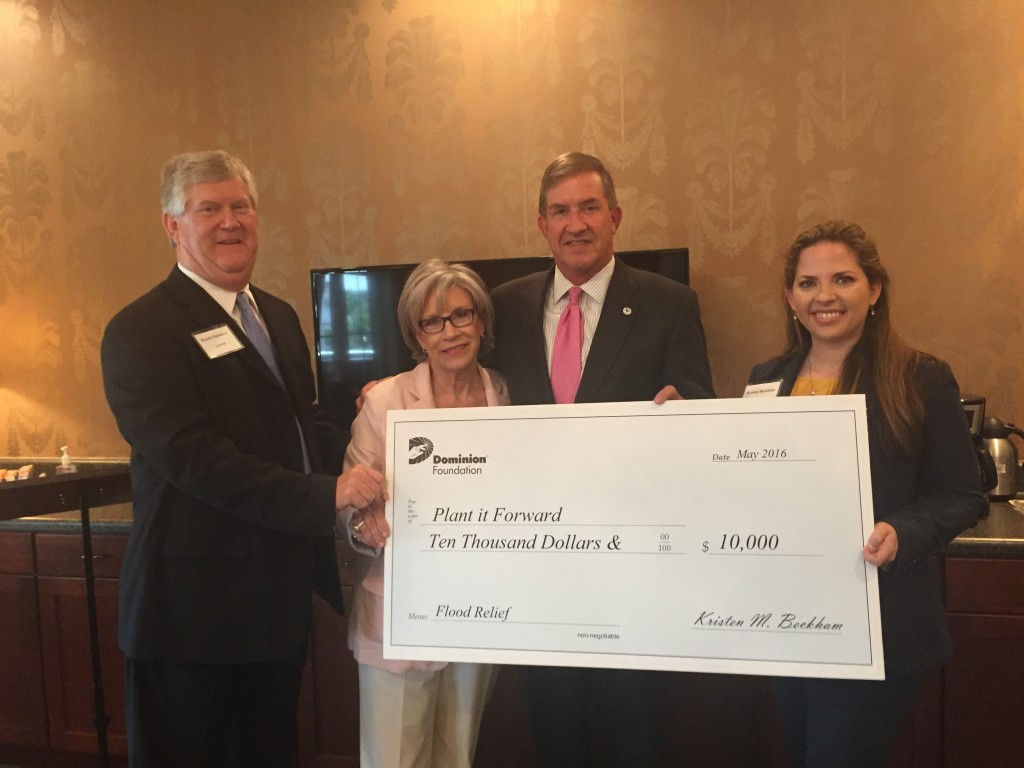 South Carolina Advocates for Agriculture accepted the generous donation from the Dominion Foundation to Plant it Forward SC. Pictured above (from left to right): Ronnie Summers –SC Advocates for Agriculture, Cathy Novinger – SC Advocates for Agriculture, SC Agriculture Commissioner Hugh Weathers, Kristen Beckham – Dominion Foundation.